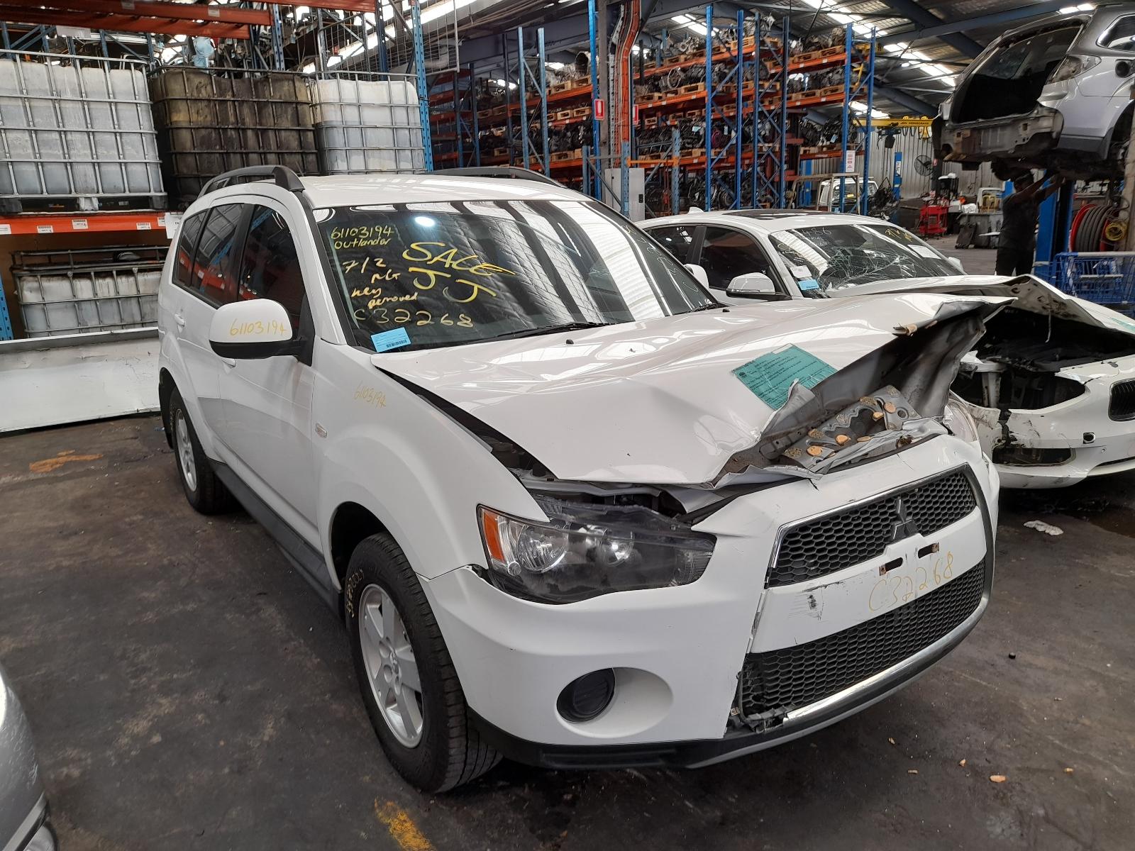 View Auto part Left Taillight Mitsubishi Outlander 2012