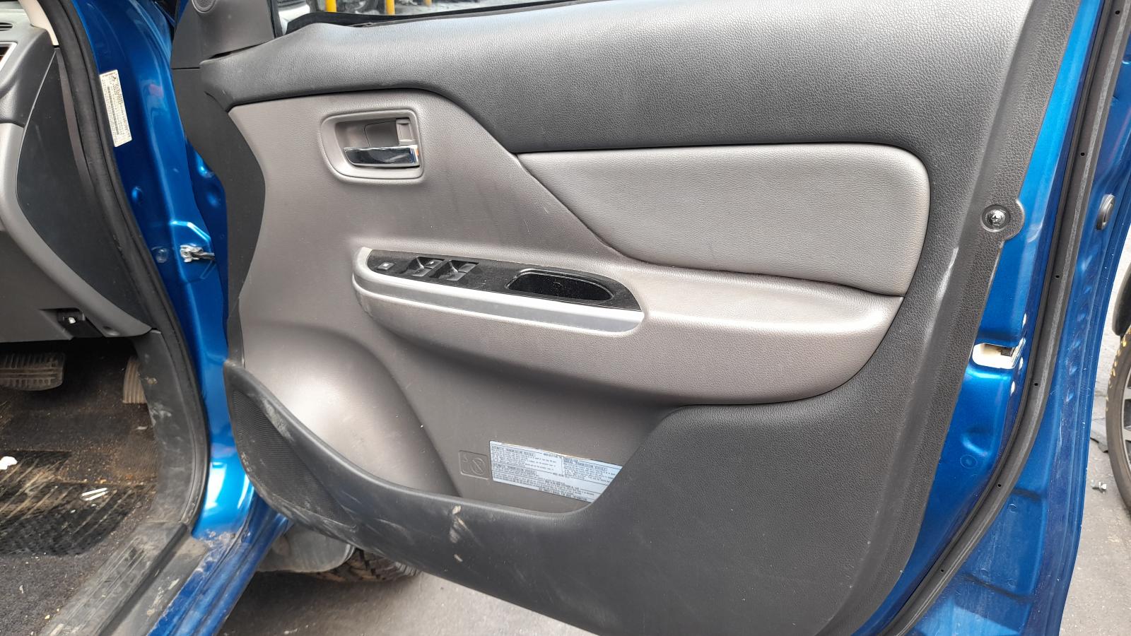 View Auto part Airbag Module/Sensor Mitsubishi Triton 2015