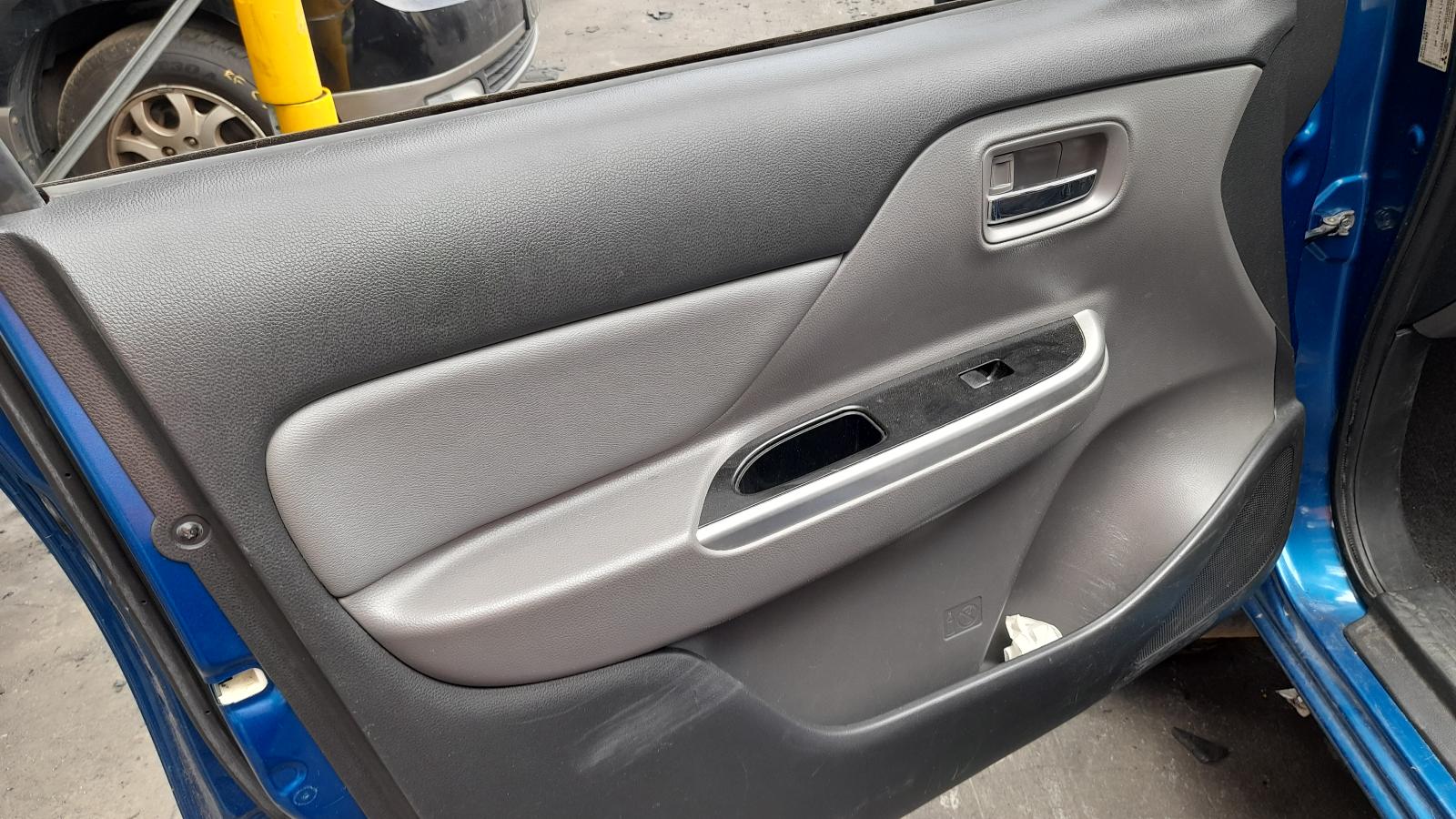 View Auto part Airbag Module/Sensor Mitsubishi Triton 2015