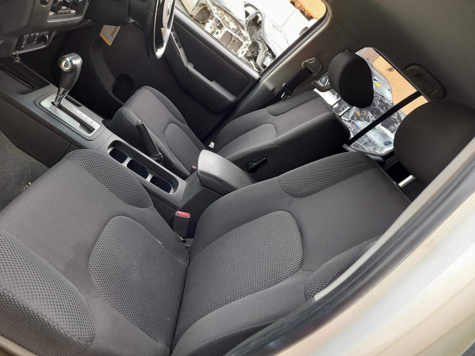 View Auto part Seatbelt/Stalk Nissan Navara 2009
