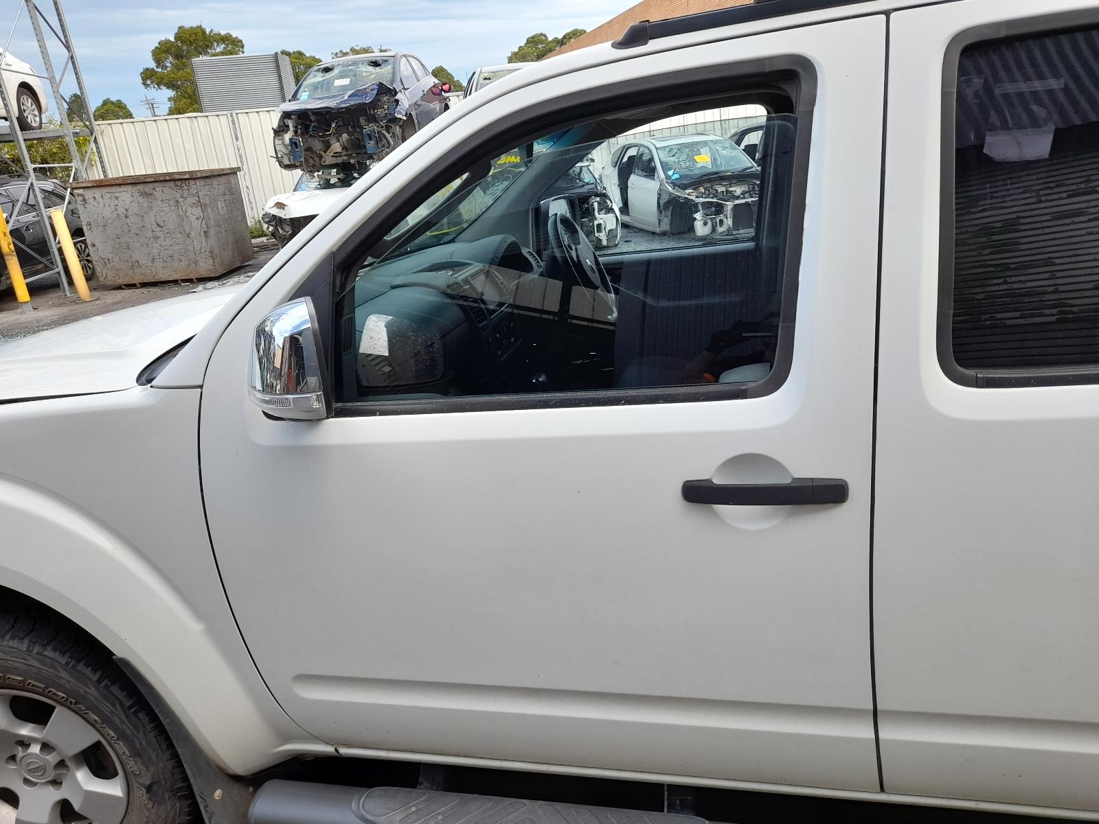 View Auto part Seatbelt/Stalk Nissan Navara 2009