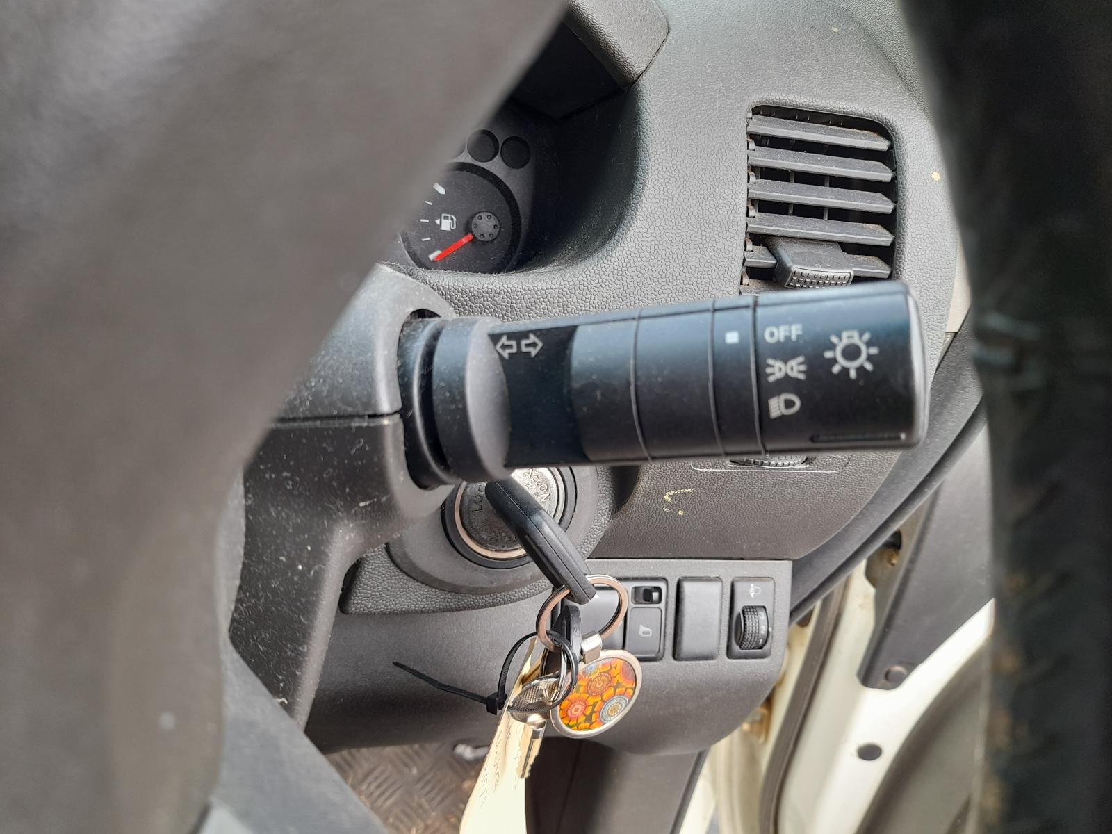 View Auto part Seatbelt/Stalk Nissan Navara 2009
