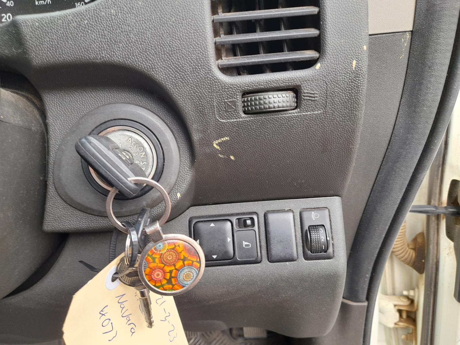 View Auto part Seatbelt/Stalk Nissan Navara 2009
