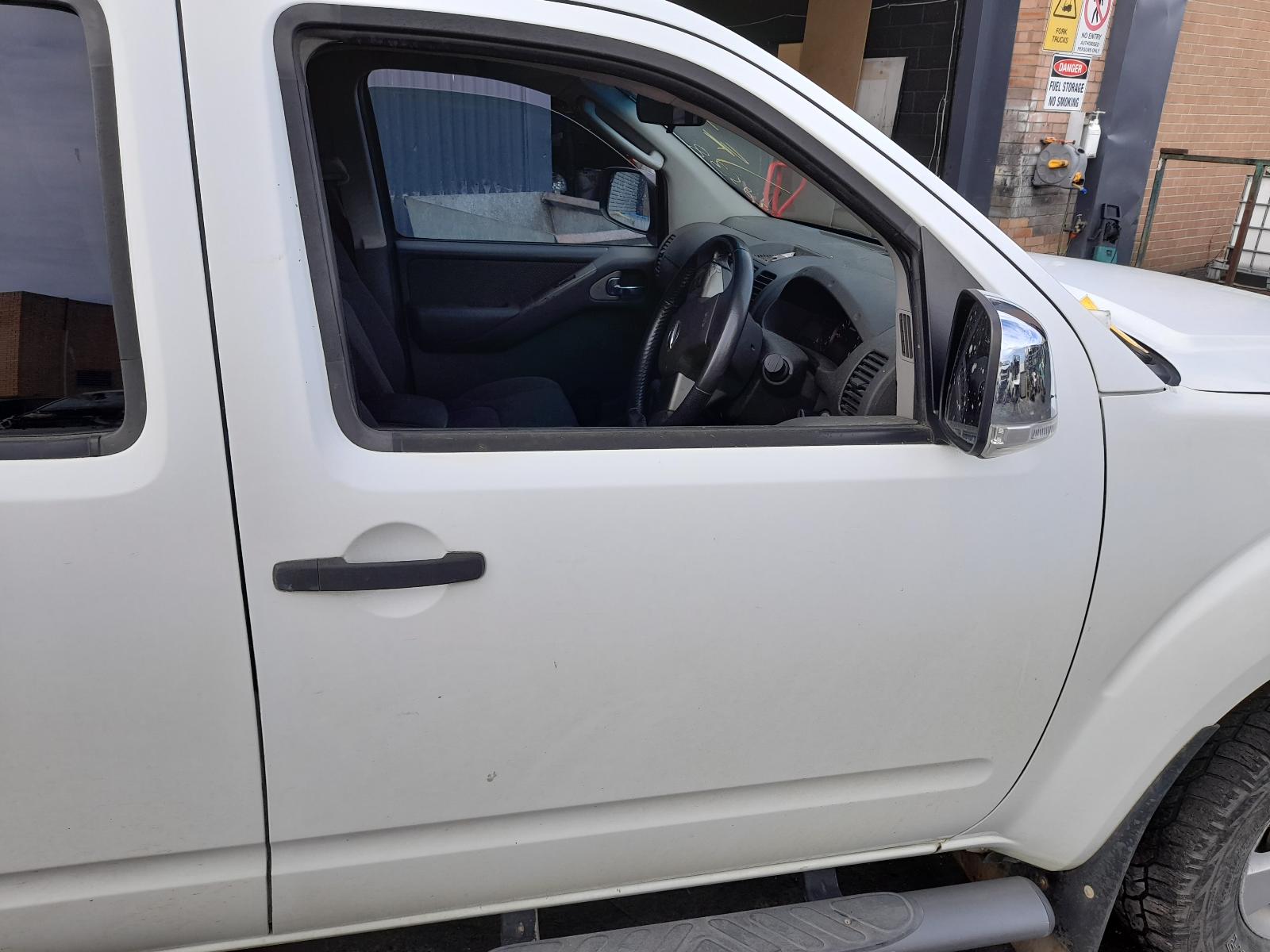 View Auto part Seatbelt/Stalk Nissan Navara 2009