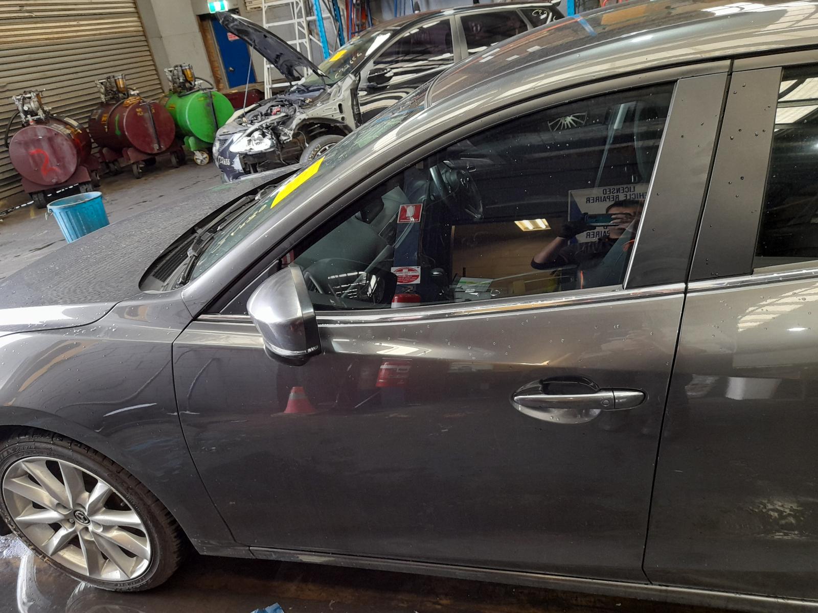 View Auto part Fuse Box Mazda 3 2018