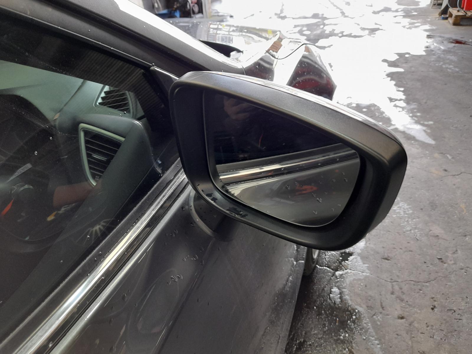 View Auto part Fuse Box Mazda 3 2018