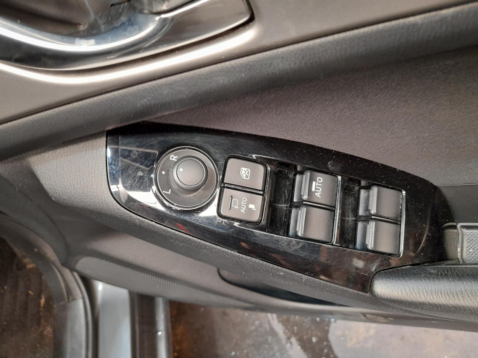 View Auto part Fuse Box Mazda 3 2018