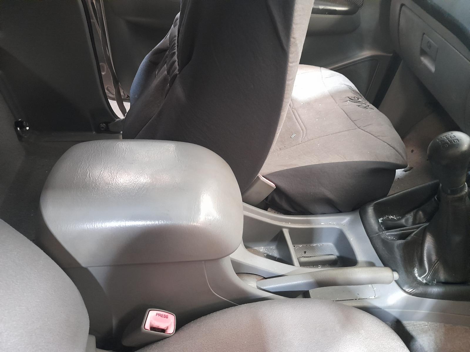 View Auto part Fuse Box Toyota Hilux 2010
