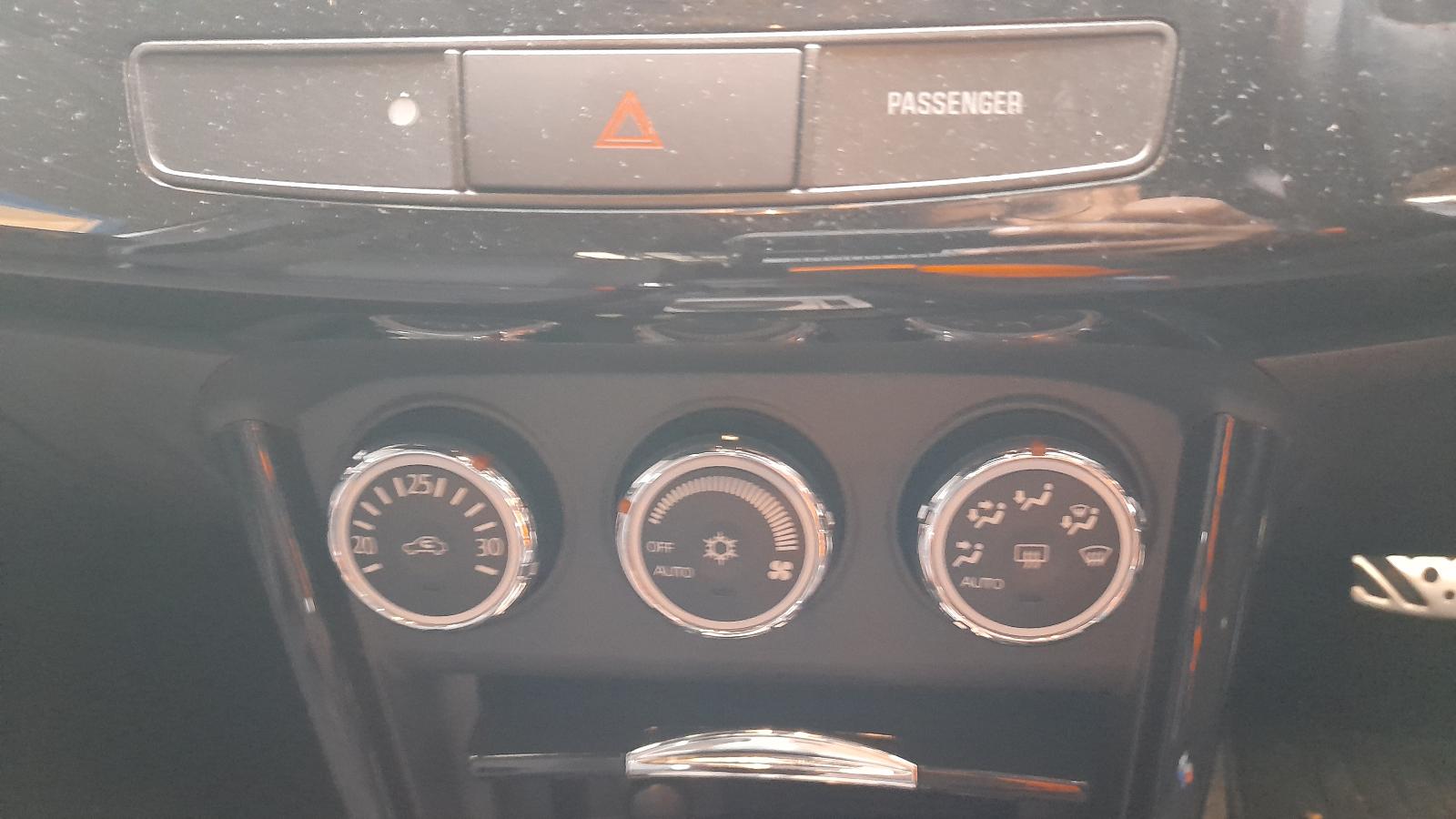 View Auto part Jack/Tool Kit Mitsubishi Lancer 2017