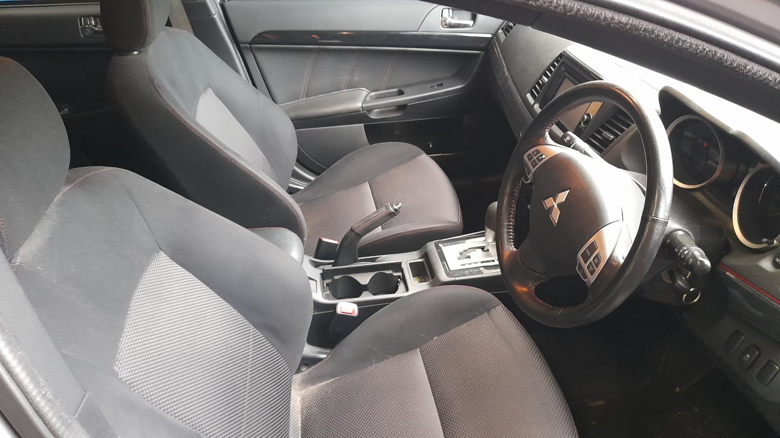 View Auto part Jack/Tool Kit Mitsubishi Lancer 2017