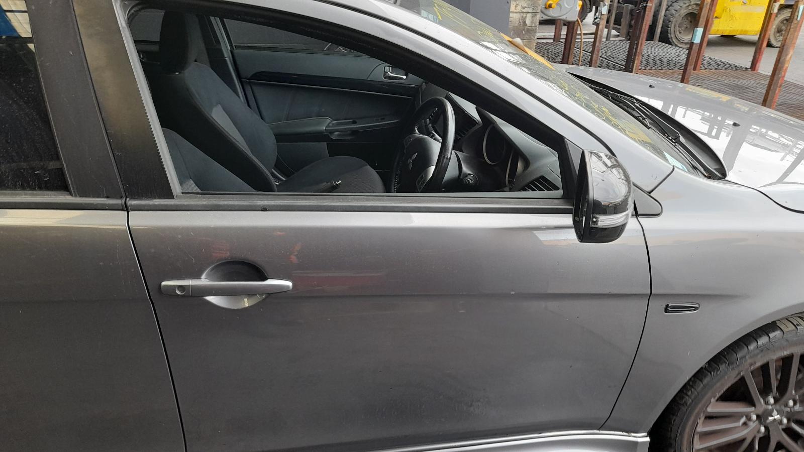 View Auto part Jack/Tool Kit Mitsubishi Lancer 2017