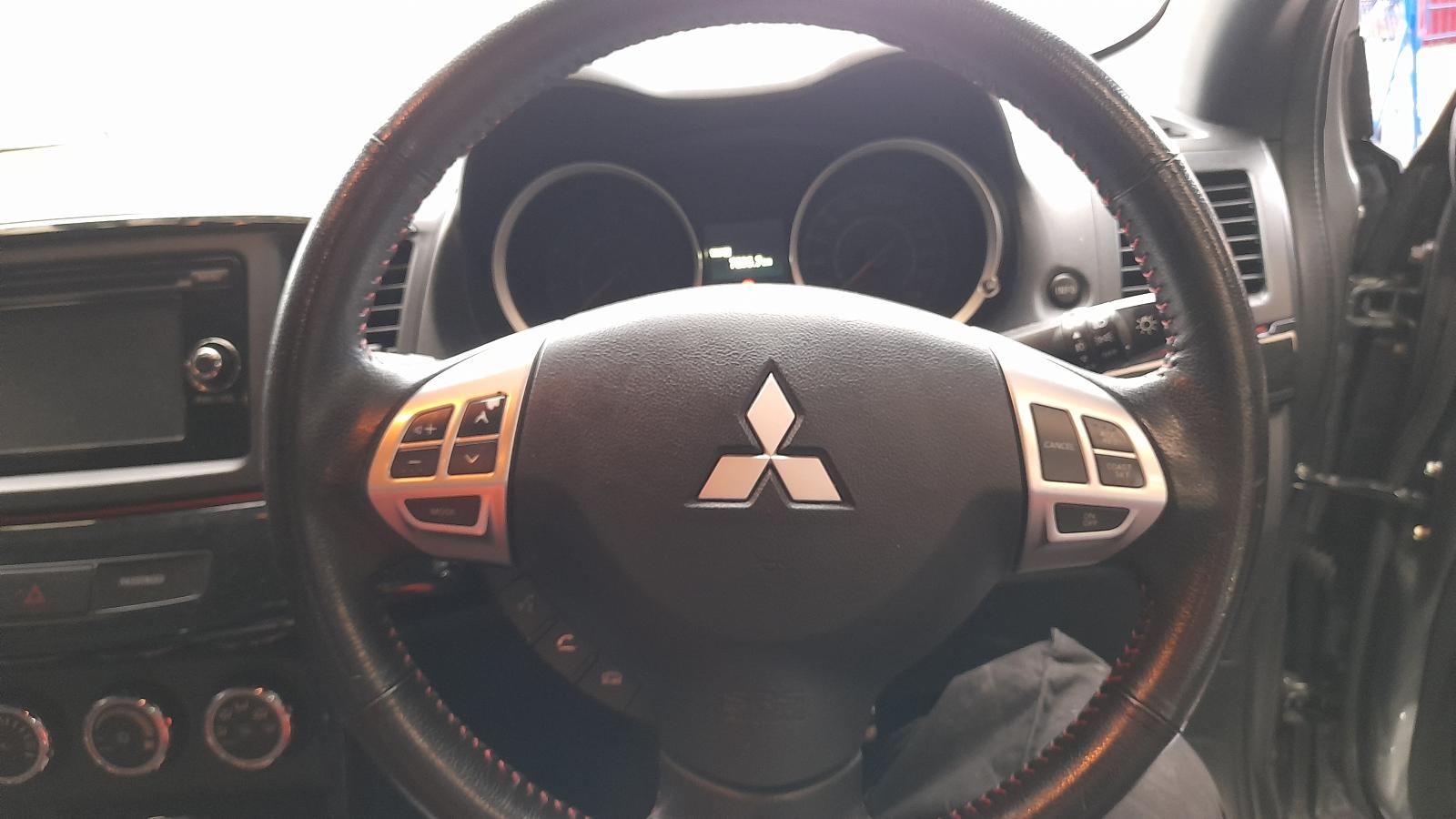 View Auto part Jack/Tool Kit Mitsubishi Lancer 2017