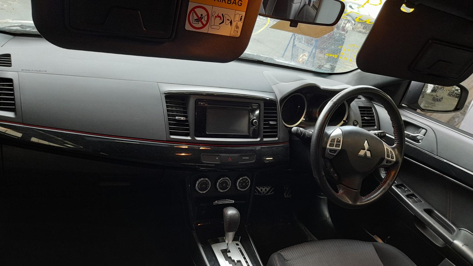 View Auto part Jack/Tool Kit Mitsubishi Lancer 2017