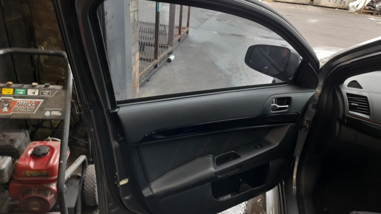 View Auto part Jack/Tool Kit Mitsubishi Lancer 2017