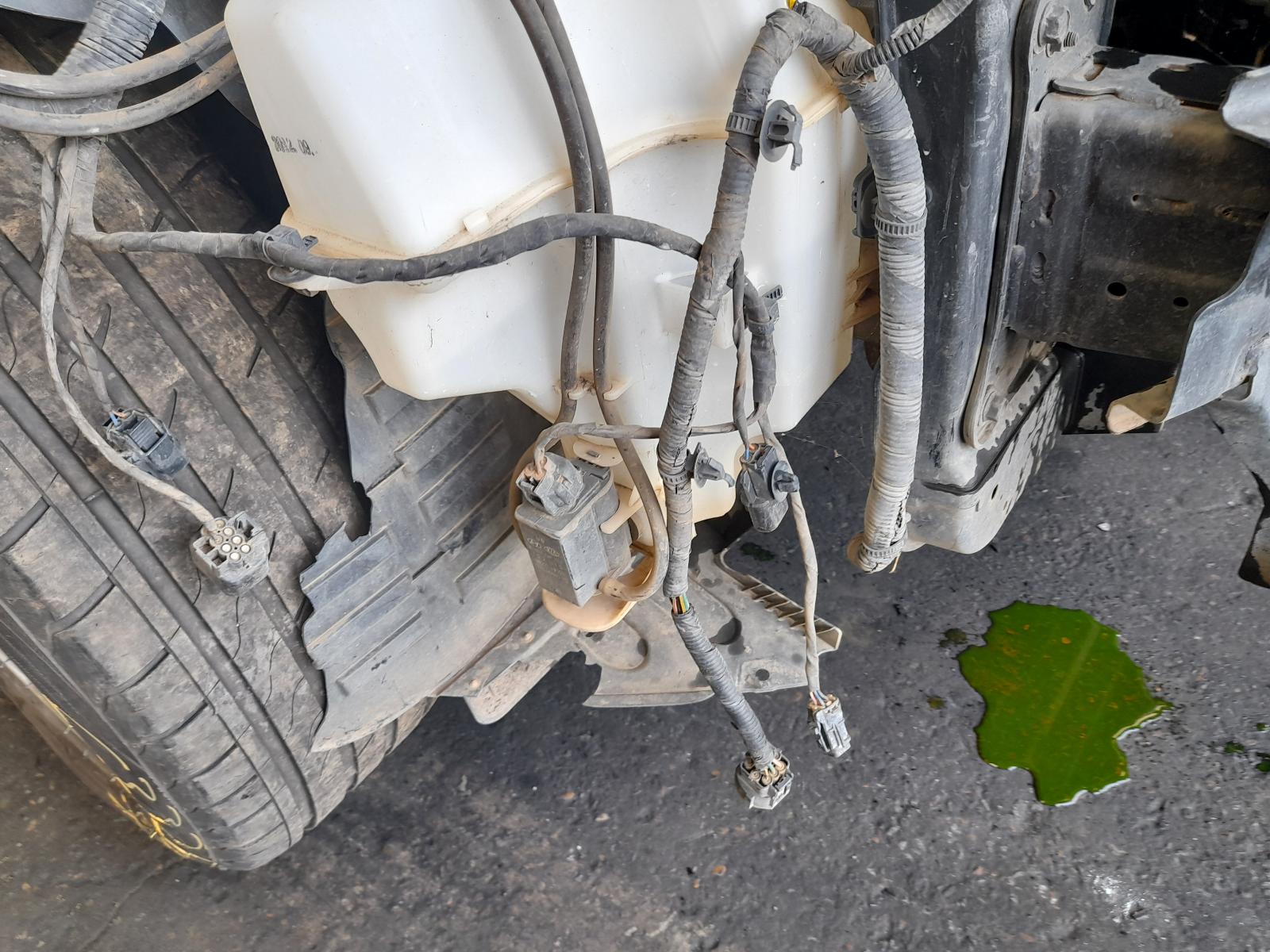 View Auto part Left Front Strut Kia Sorento 2012