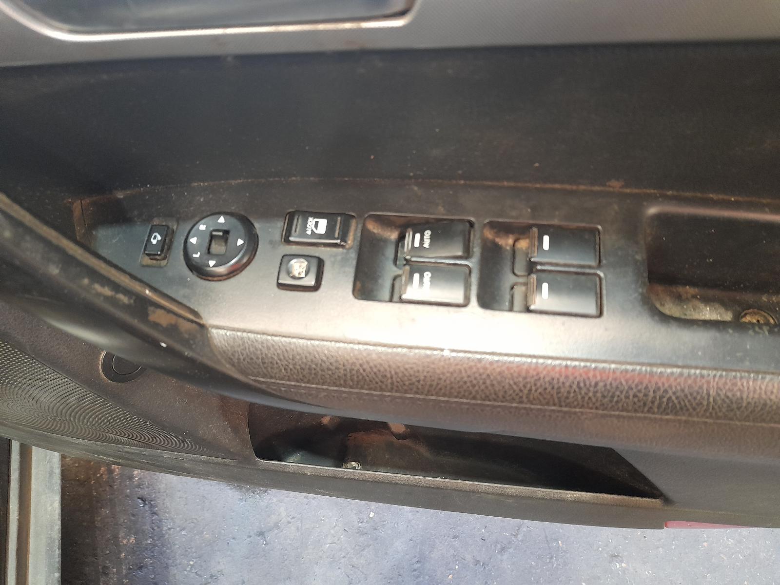 View Auto part Left Front Strut Kia Sorento 2012