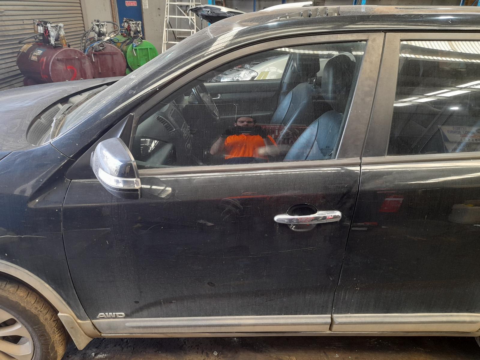 View Auto part Left Front Strut Kia Sorento 2012