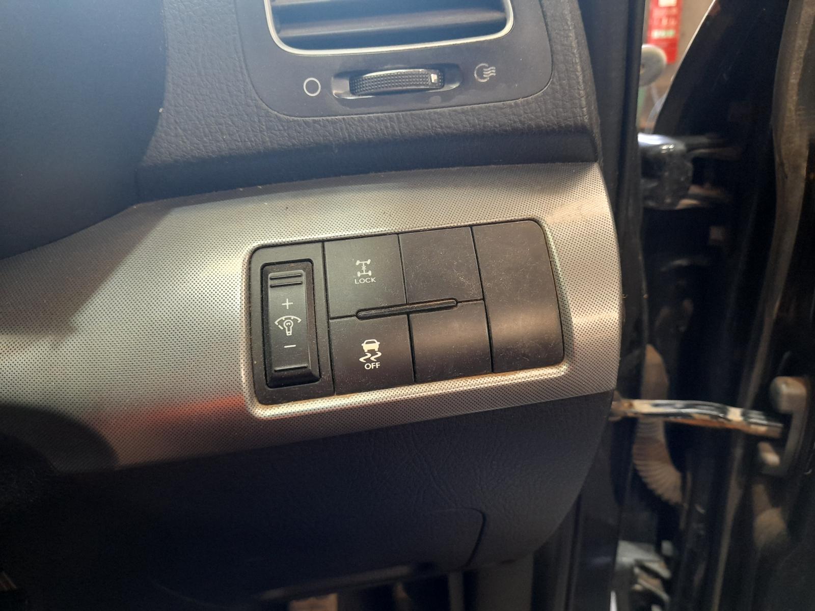 View Auto part Left Front Strut Kia Sorento 2012
