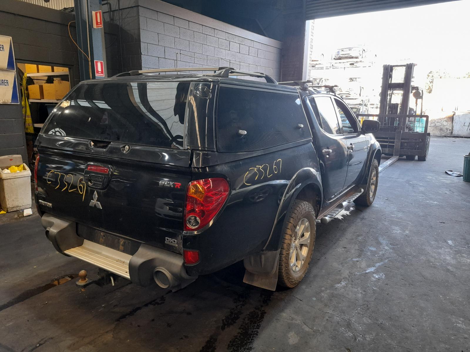 View Auto part Right Rear Door Window Mitsubishi Triton 2010