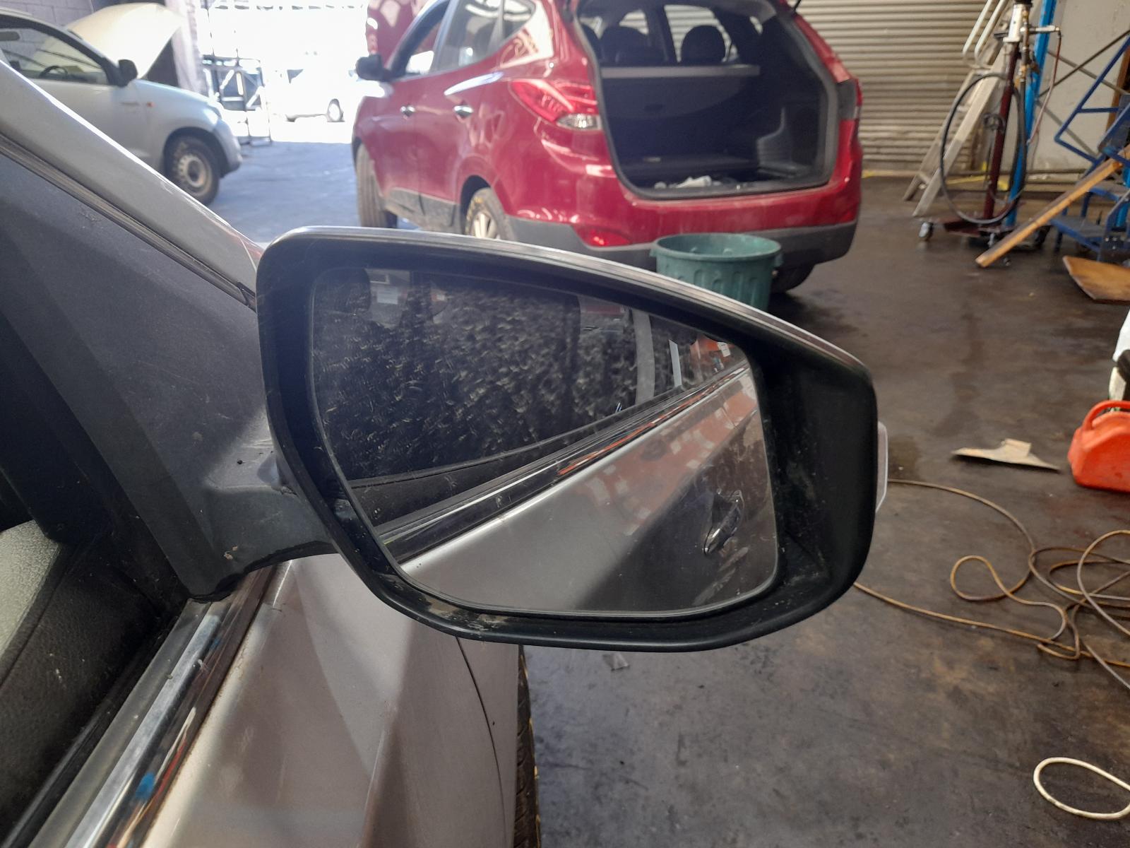 View Auto part Trans/Gearbox Nissan Pulsar 2013