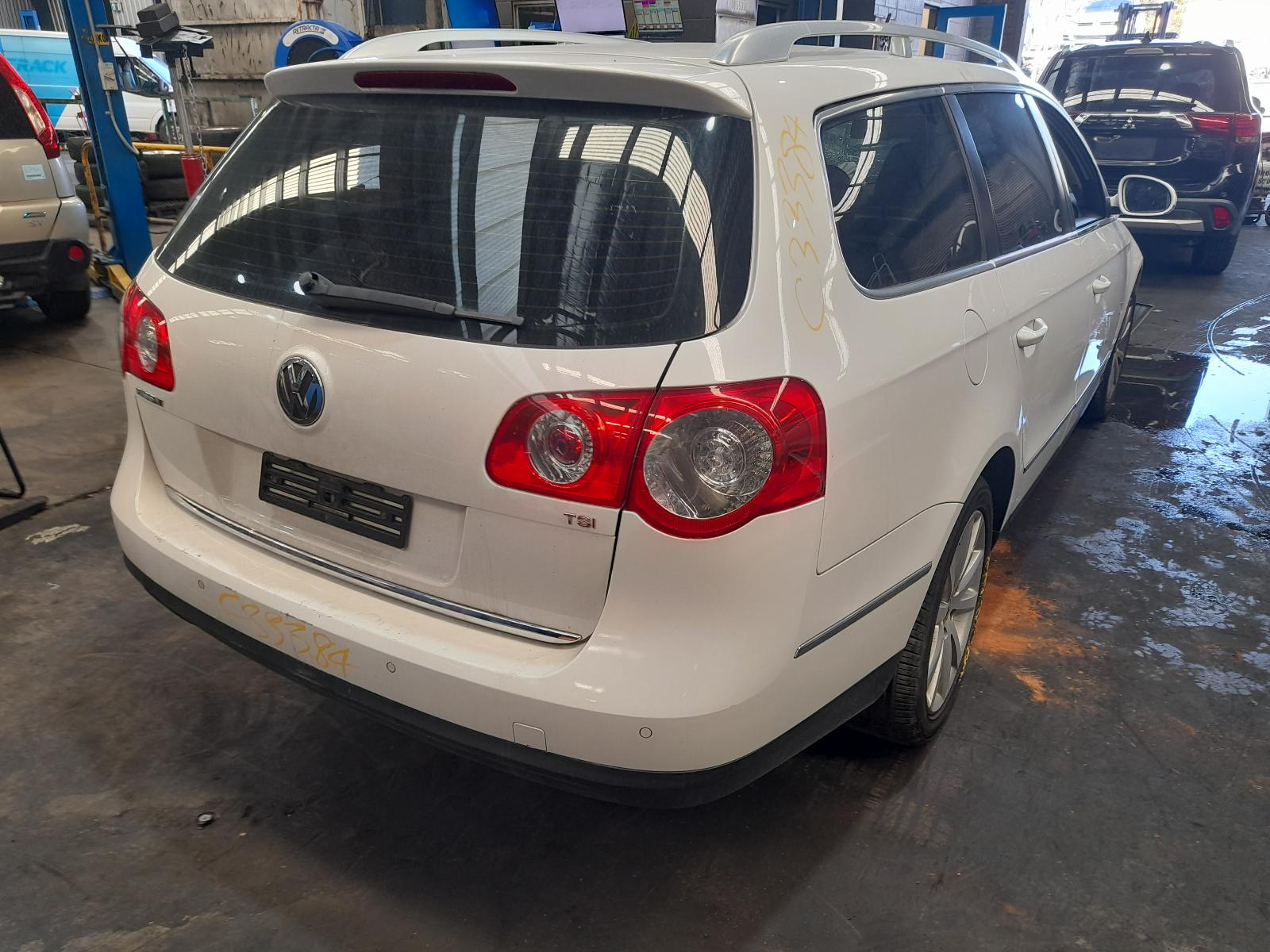 View Auto part Door/Boot/Gate Lock Volkswagen Passat 2010