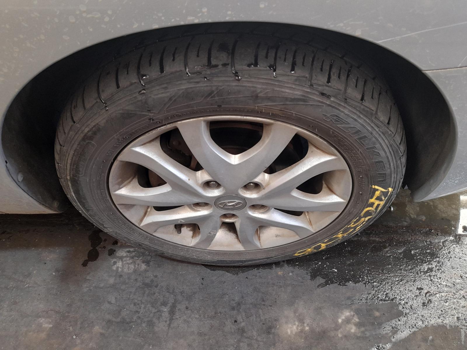 View Auto part Fuel Tank Hyundai I30 2009