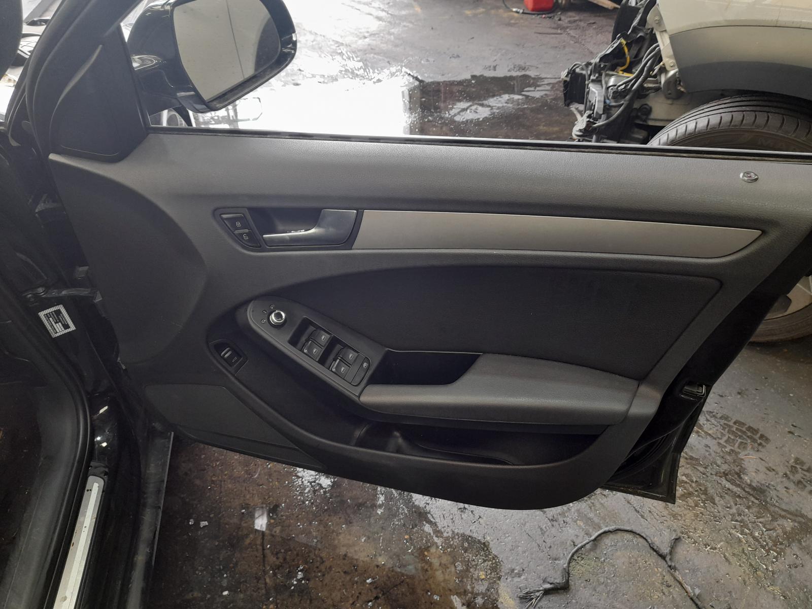 2009 Audi A4 Radio/Cd/Dvd/Sat/Tv View Auto part Radio/Cd/Dvd/Sat/Tv Audi A4 2009