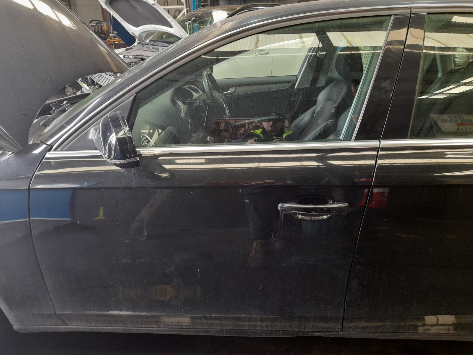 2009 Audi A4 Radio/Cd/Dvd/Sat/Tv View Auto part Radio/Cd/Dvd/Sat/Tv Audi A4 2009