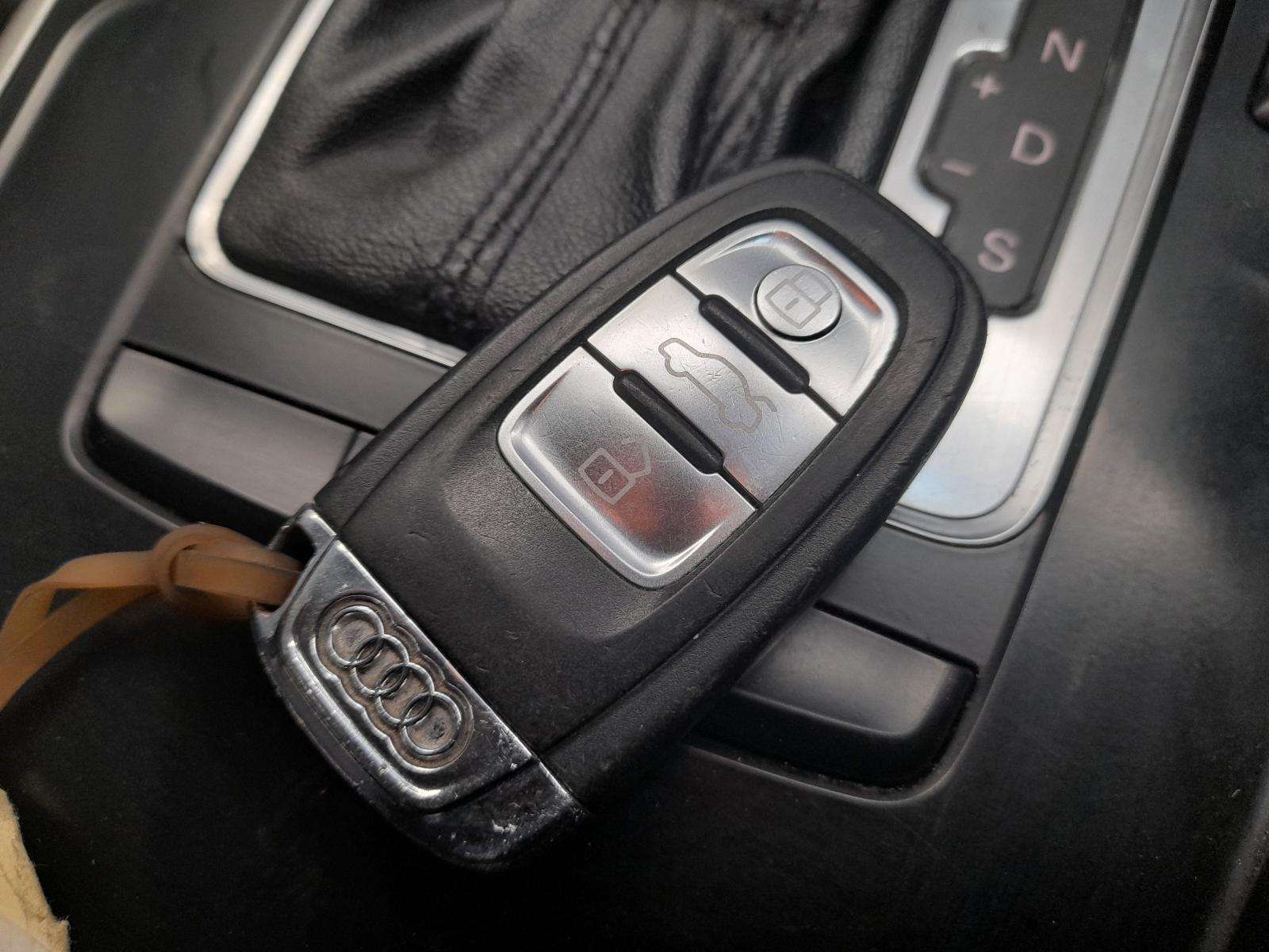 2009 Audi A4 Radio/Cd/Dvd/Sat/Tv View Auto part Radio/Cd/Dvd/Sat/Tv Audi A4 2009