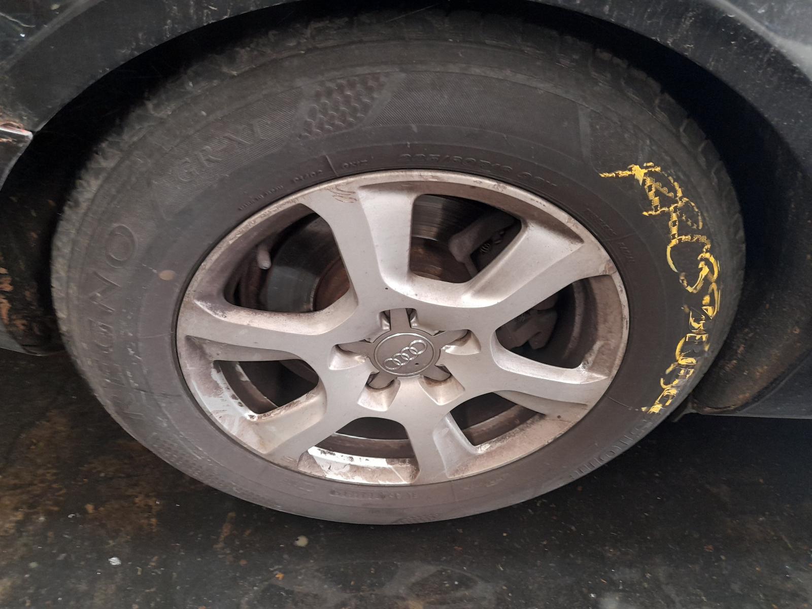 2009 Audi A4 Radio/Cd/Dvd/Sat/Tv View Auto part Radio/Cd/Dvd/Sat/Tv Audi A4 2009