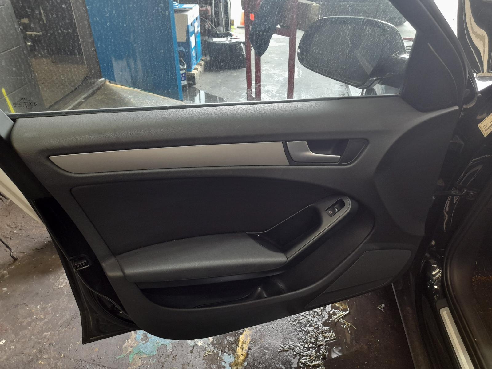 2009 Audi A4 Radio/Cd/Dvd/Sat/Tv View Auto part Radio/Cd/Dvd/Sat/Tv Audi A4 2009