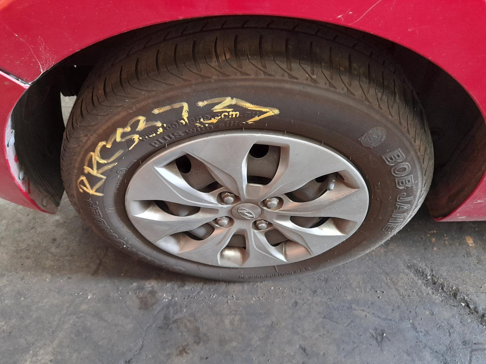 View Auto part Fuel Tank Hyundai Accent 2015