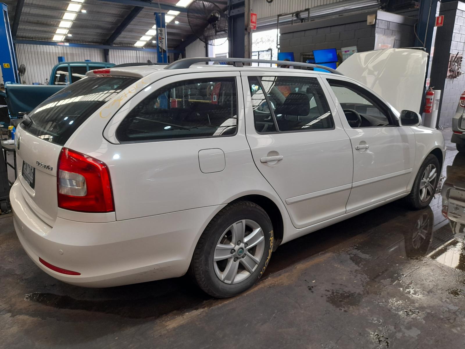 View Auto part Door/Boot/Gate Lock Skoda Octavia 2012