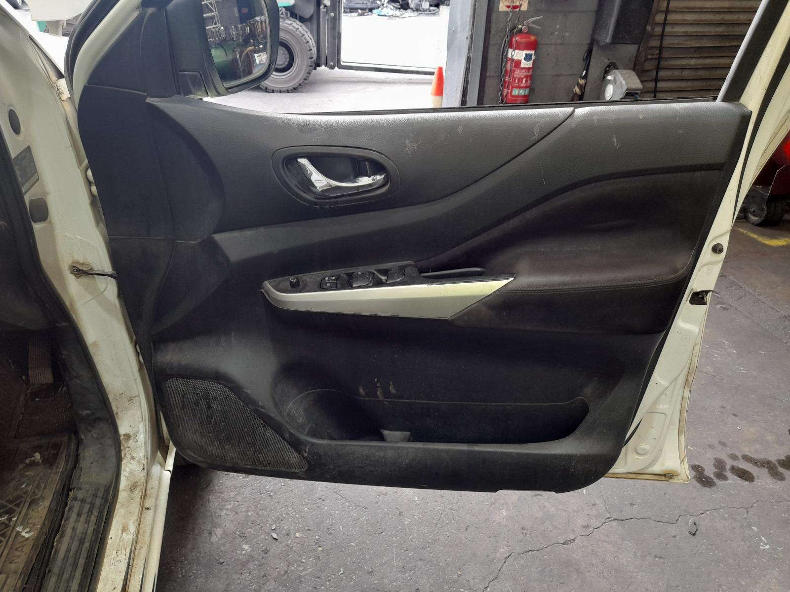 2016 Nissan Navara Door/Boot/Gate Lock View Auto part Door/Boot/Gate Lock Nissan Navara 2016