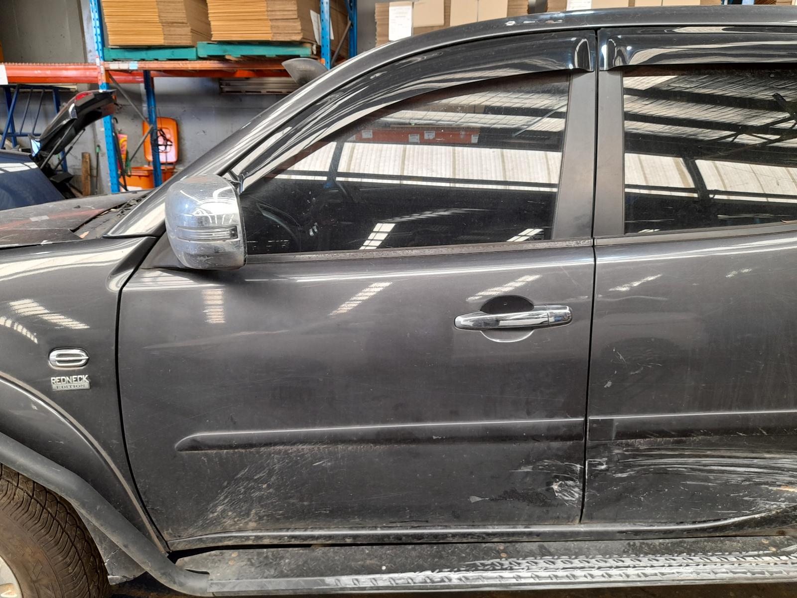 View Auto part Right Rear Wnd Reg/Motor Mitsubishi Triton 2015