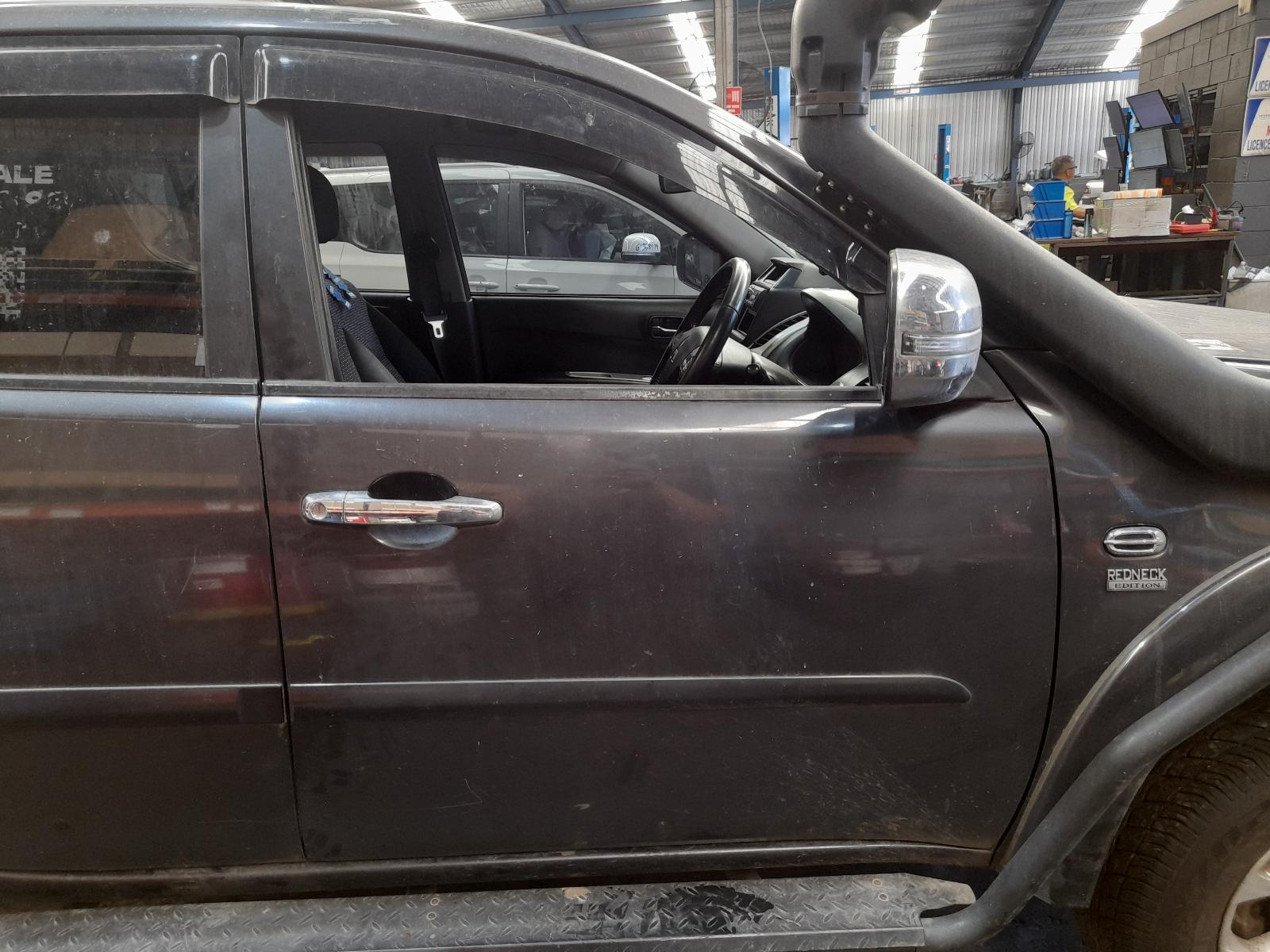 View Auto part Right Rear Wnd Reg/Motor Mitsubishi Triton 2015