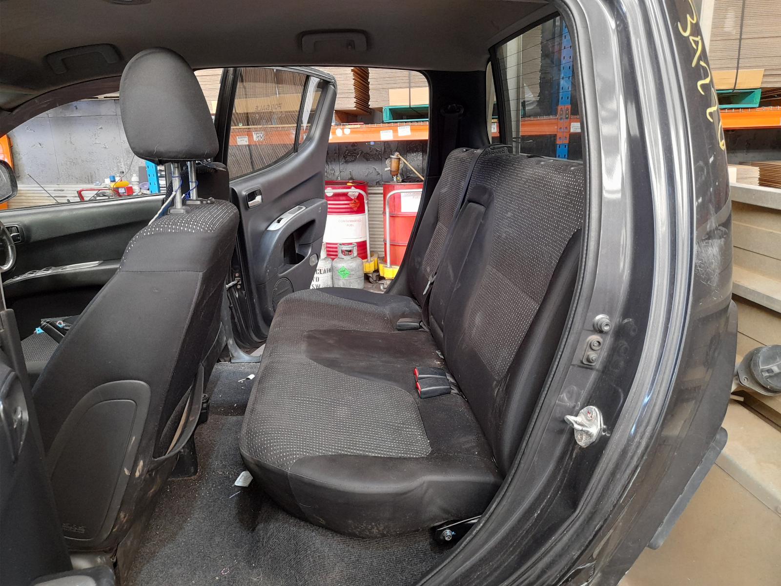 View Auto part Right Rear Wnd Reg/Motor Mitsubishi Triton 2015