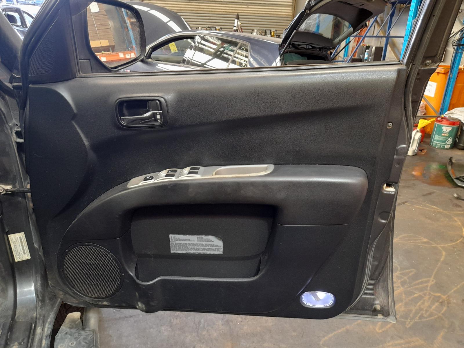 View Auto part Right Rear Wnd Reg/Motor Mitsubishi Triton 2015