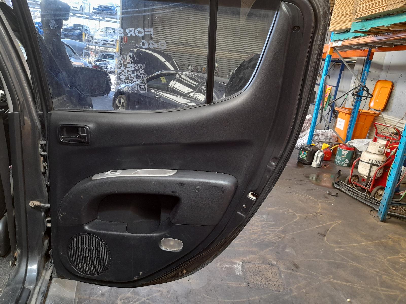 View Auto part Right Rear Wnd Reg/Motor Mitsubishi Triton 2015