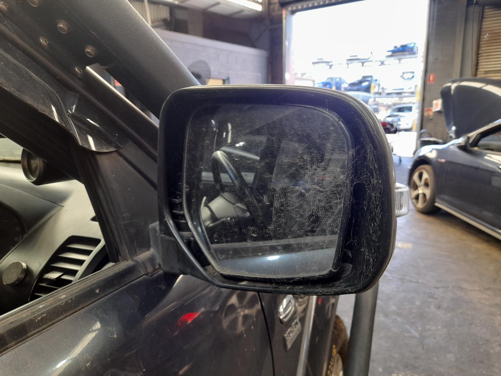 View Auto part Right Rear Wnd Reg/Motor Mitsubishi Triton 2015