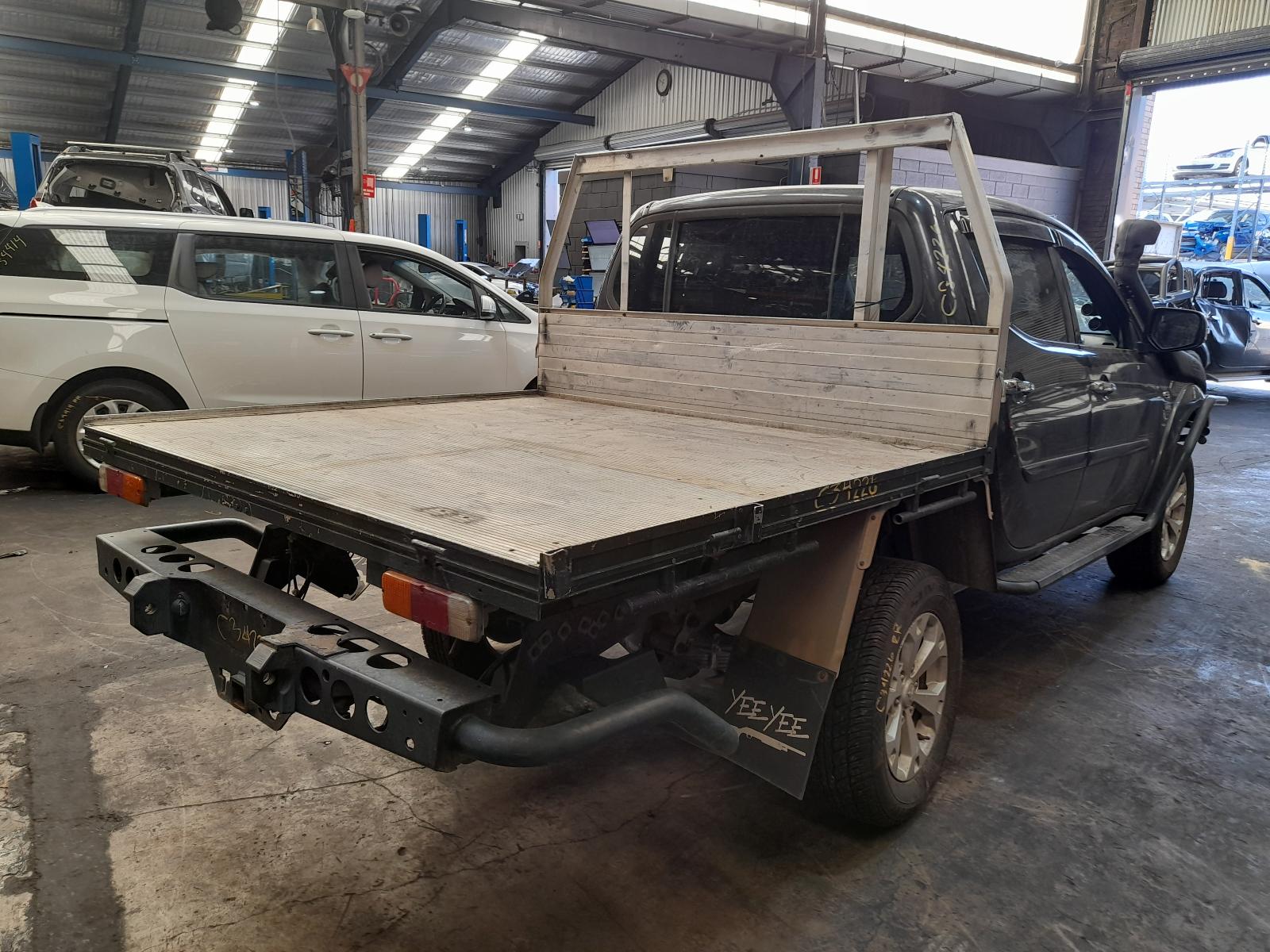 View Auto part Right Rear Wnd Reg/Motor Mitsubishi Triton 2015