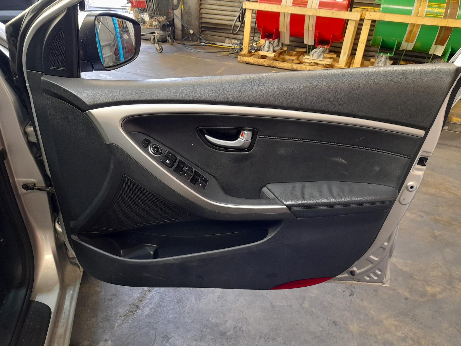 2013 Hyundai I30 Radio/Cd/Dvd/Sat/Tv View Auto part Radio/Cd/Dvd/Sat/Tv Hyundai I30 2013