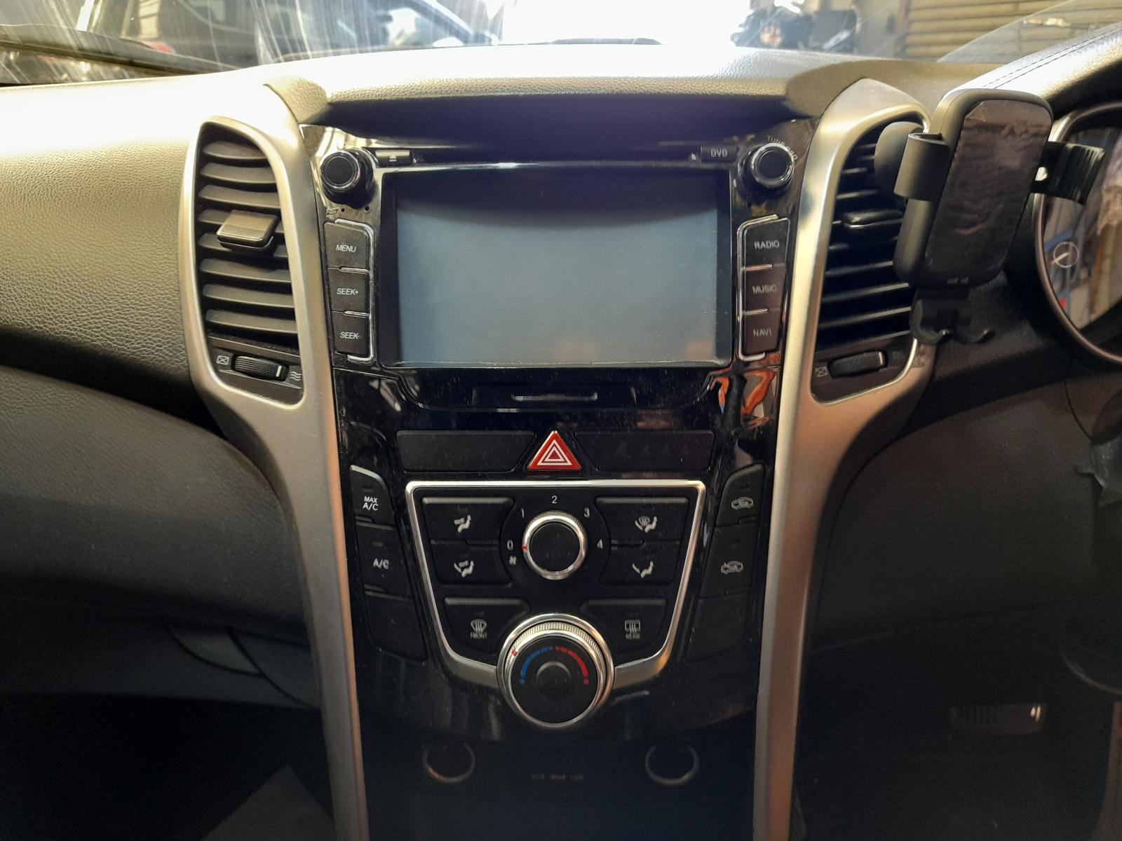 2013 Hyundai I30 Radio/Cd/Dvd/Sat/Tv View Auto part Radio/Cd/Dvd/Sat/Tv Hyundai I30 2013
