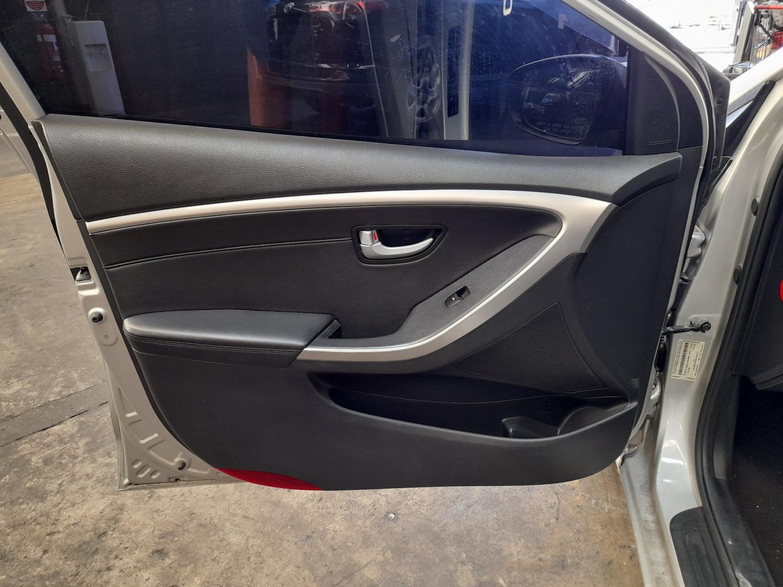 2013 Hyundai I30 Radio/Cd/Dvd/Sat/Tv View Auto part Radio/Cd/Dvd/Sat/Tv Hyundai I30 2013