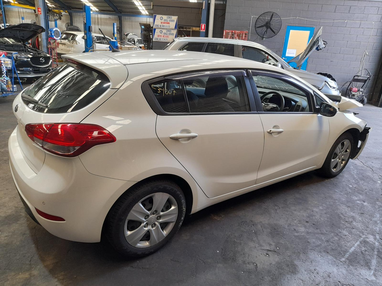 View Auto part Radio/Cd/Dvd/Sat/Tv Kia Cerato 2014