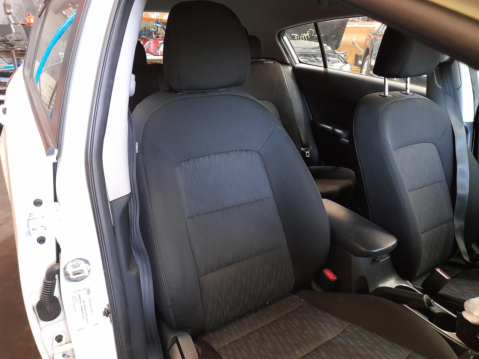 View Auto part Radio/Cd/Dvd/Sat/Tv Kia Cerato 2014