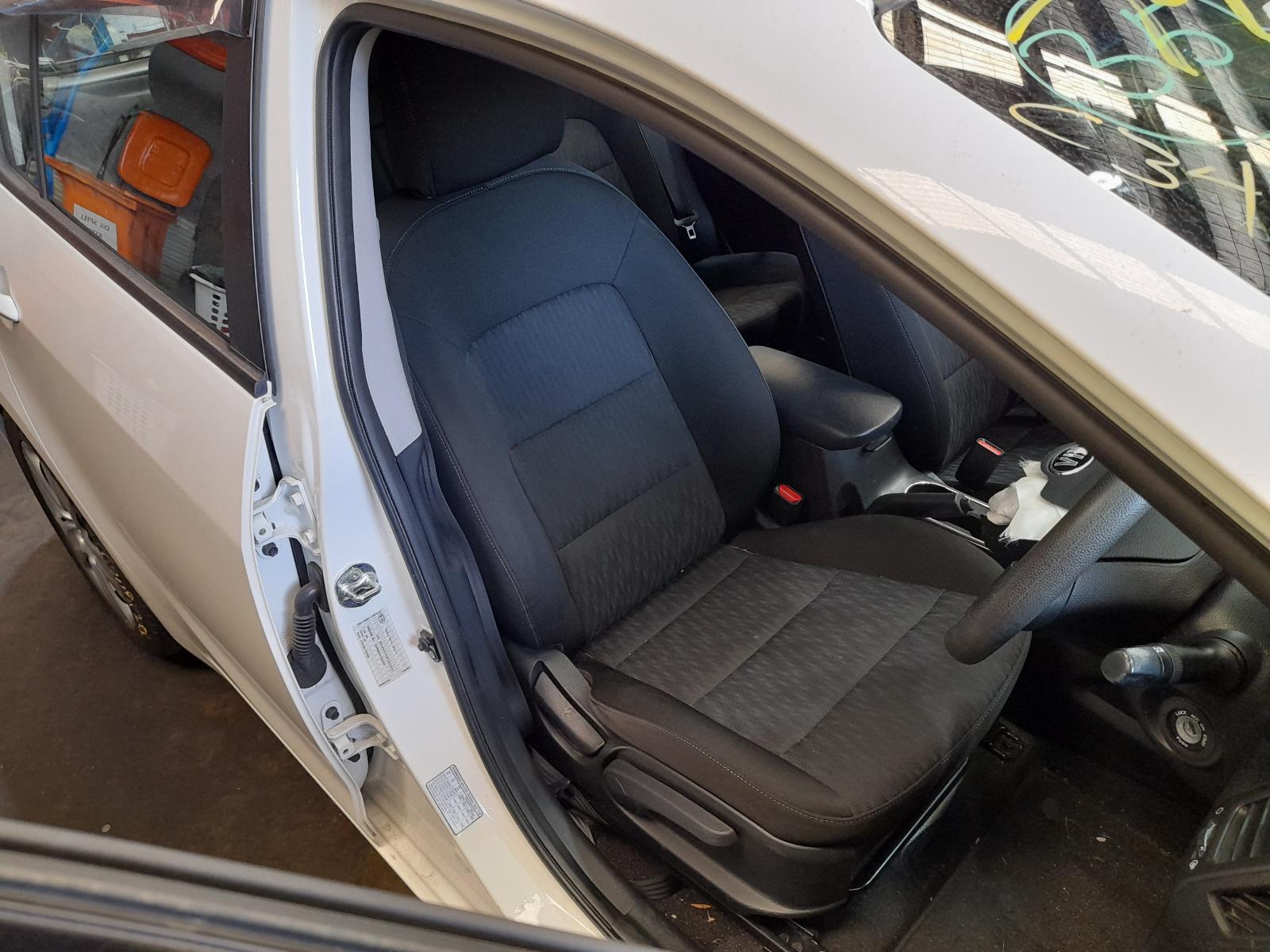 View Auto part Radio/Cd/Dvd/Sat/Tv Kia Cerato 2014