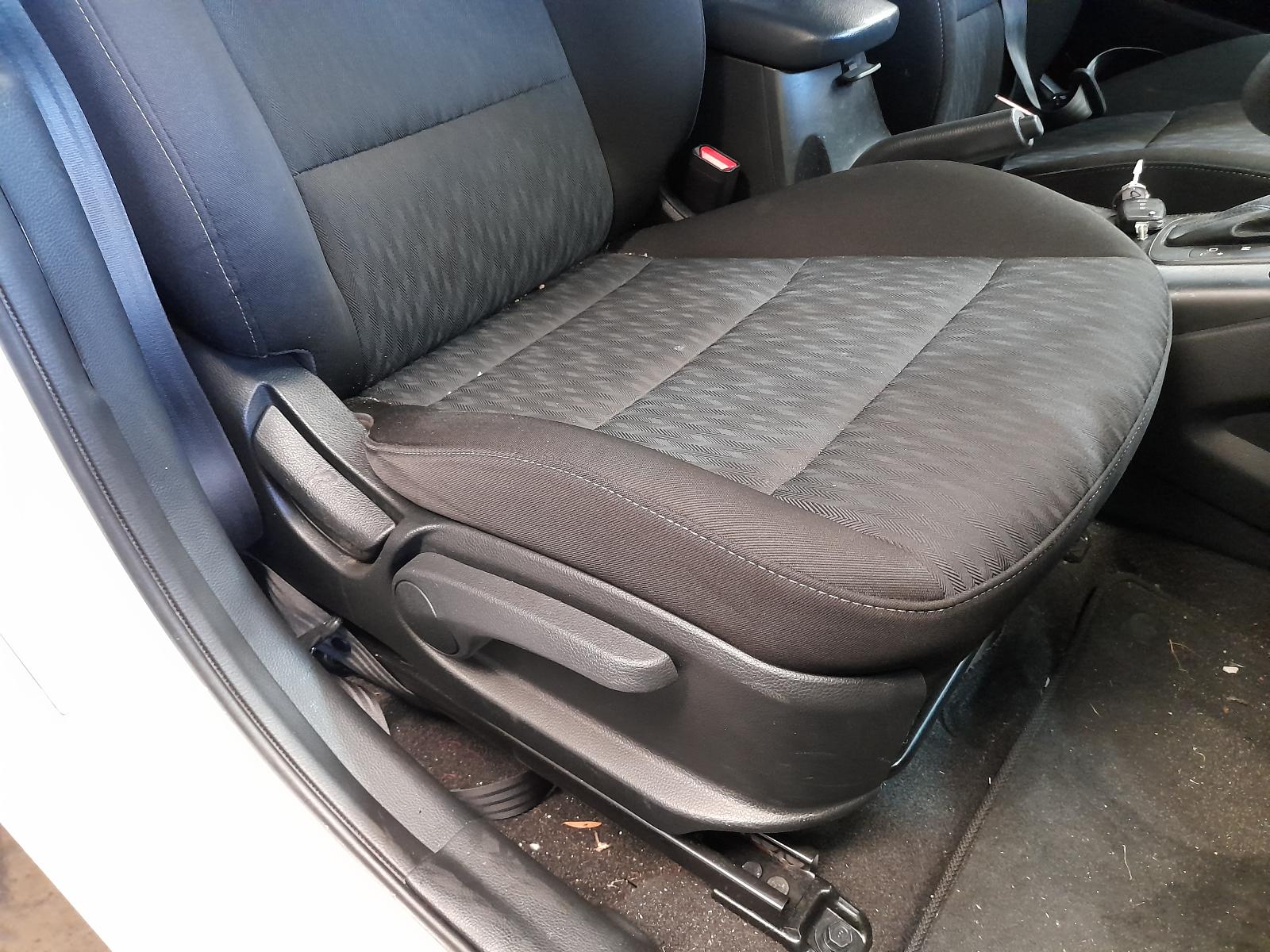 View Auto part Radio/Cd/Dvd/Sat/Tv Kia Cerato 2014