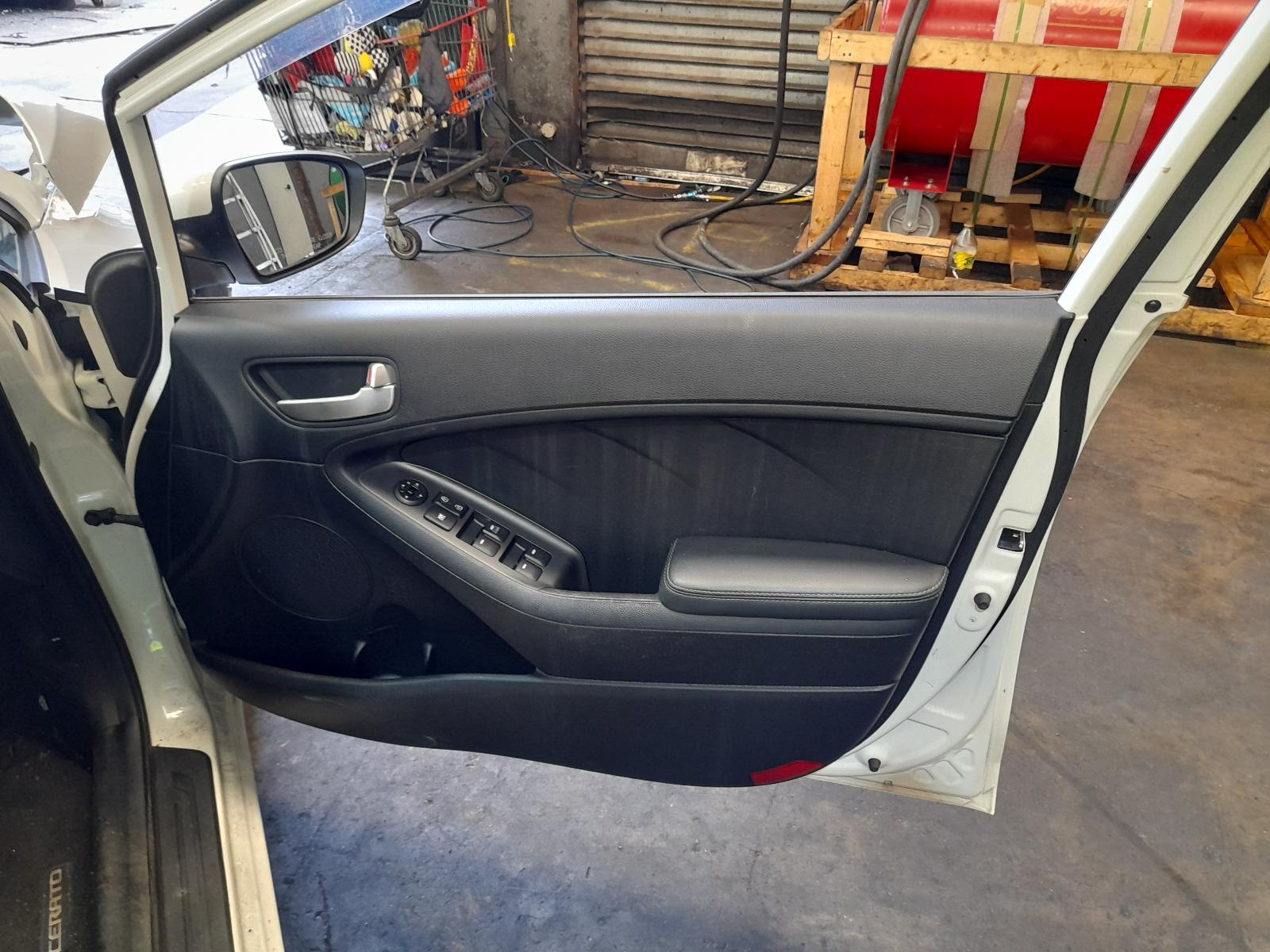 View Auto part Radio/Cd/Dvd/Sat/Tv Kia Cerato 2014