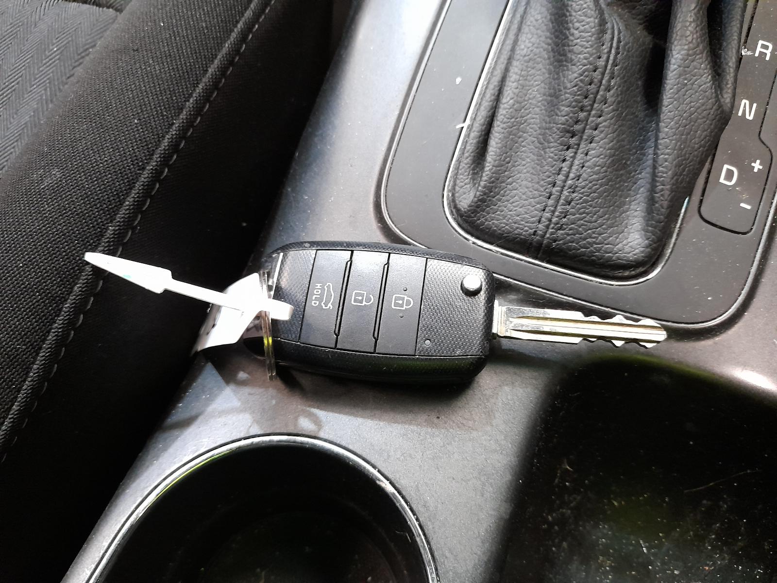 View Auto part Radio/Cd/Dvd/Sat/Tv Kia Cerato 2014